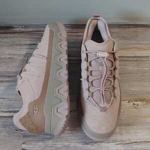 UGG CapTrail Low Sneakers
